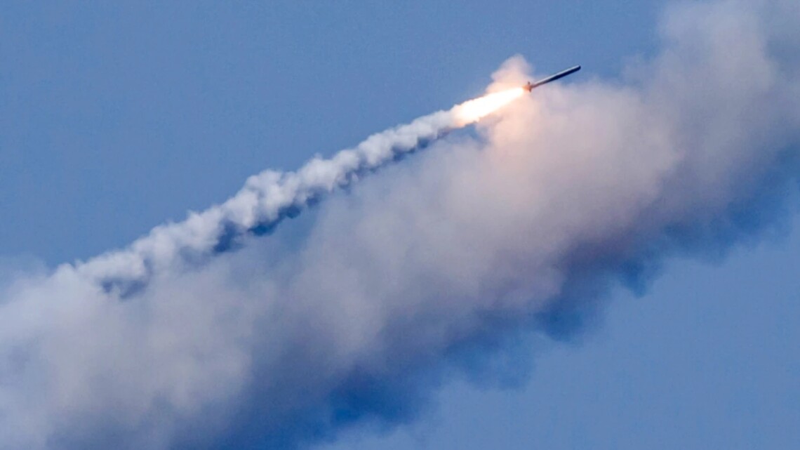 Росіяни вночі вдарили по Харкову: загинула людина