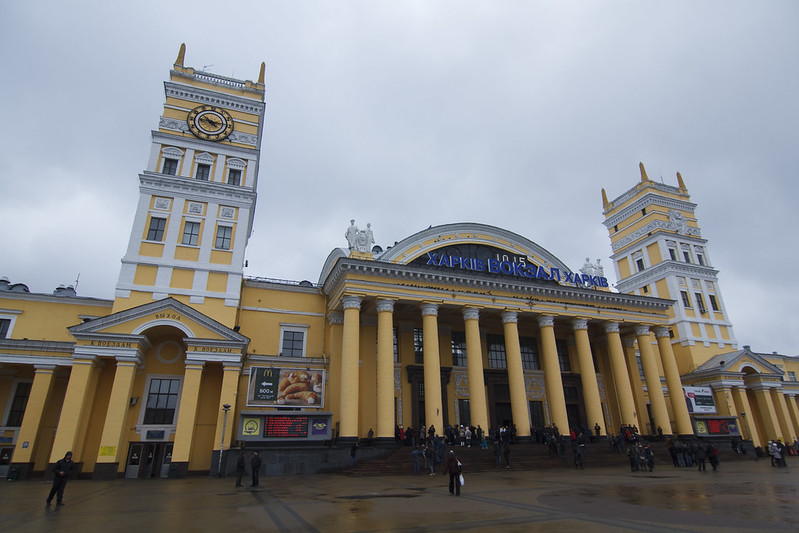 Укрзалізниця купує ялинку до свят у Харкові