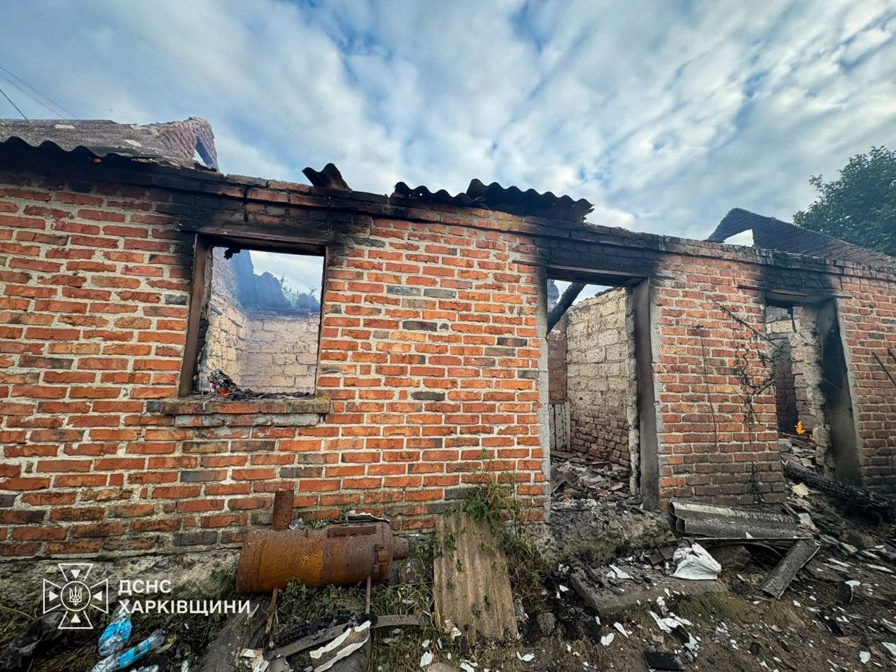 Росіяни вдарили дроном по Великому Бурлуку: загорілася господарча споруда