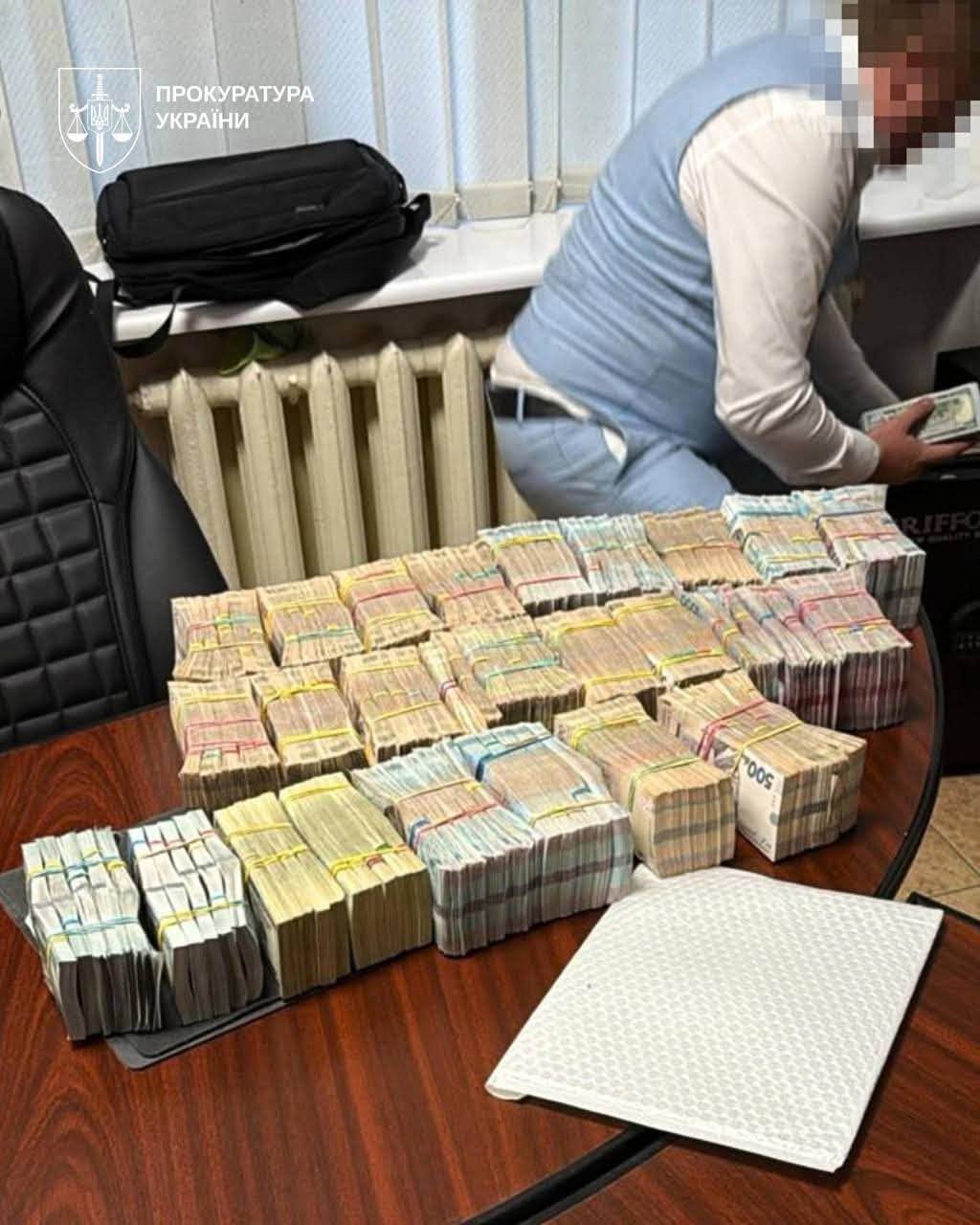 У Харкові обшукали великий конвертаційний центр