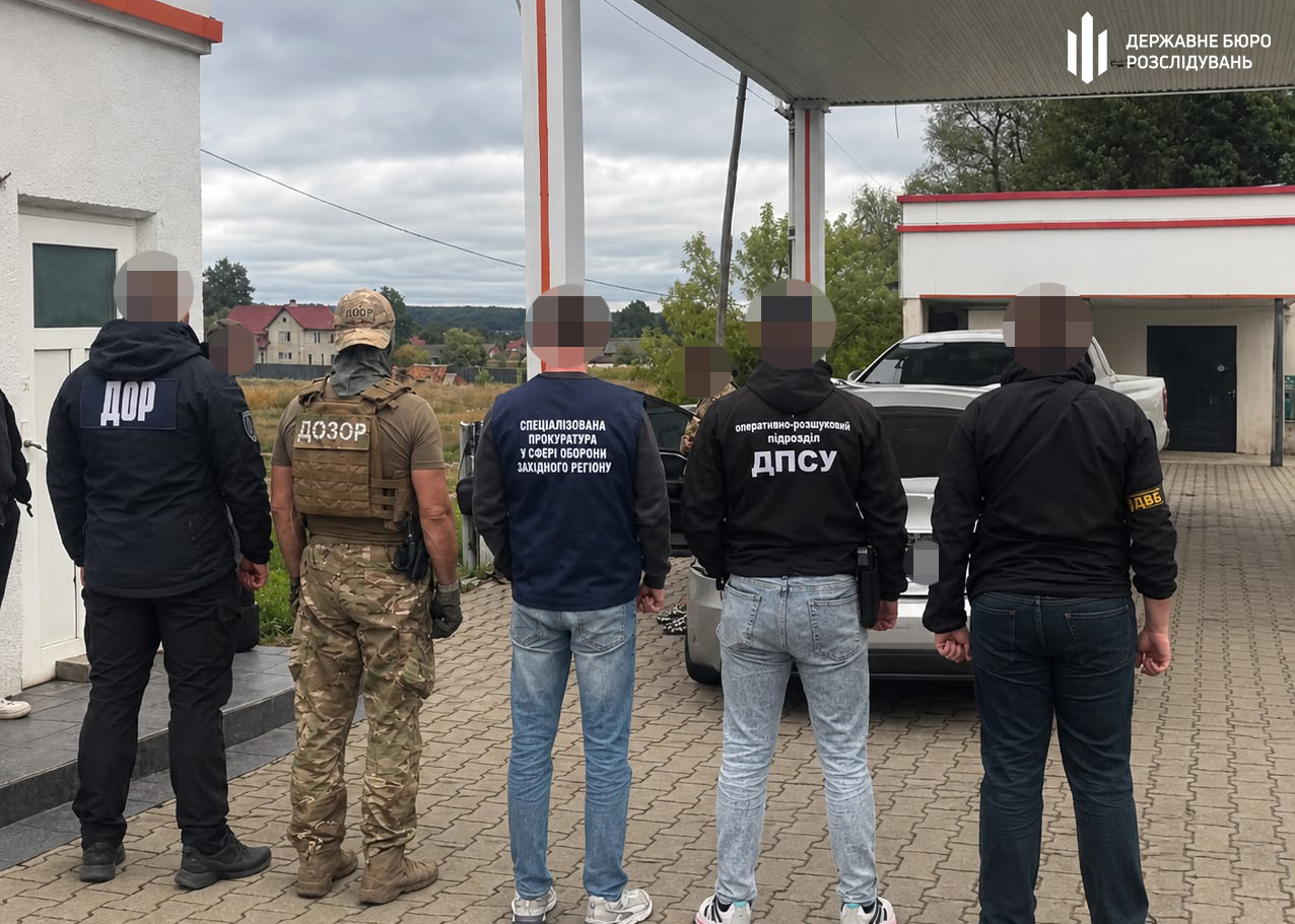Прикордонник з Харківщини за гроші переправляв чоловіків за кордон