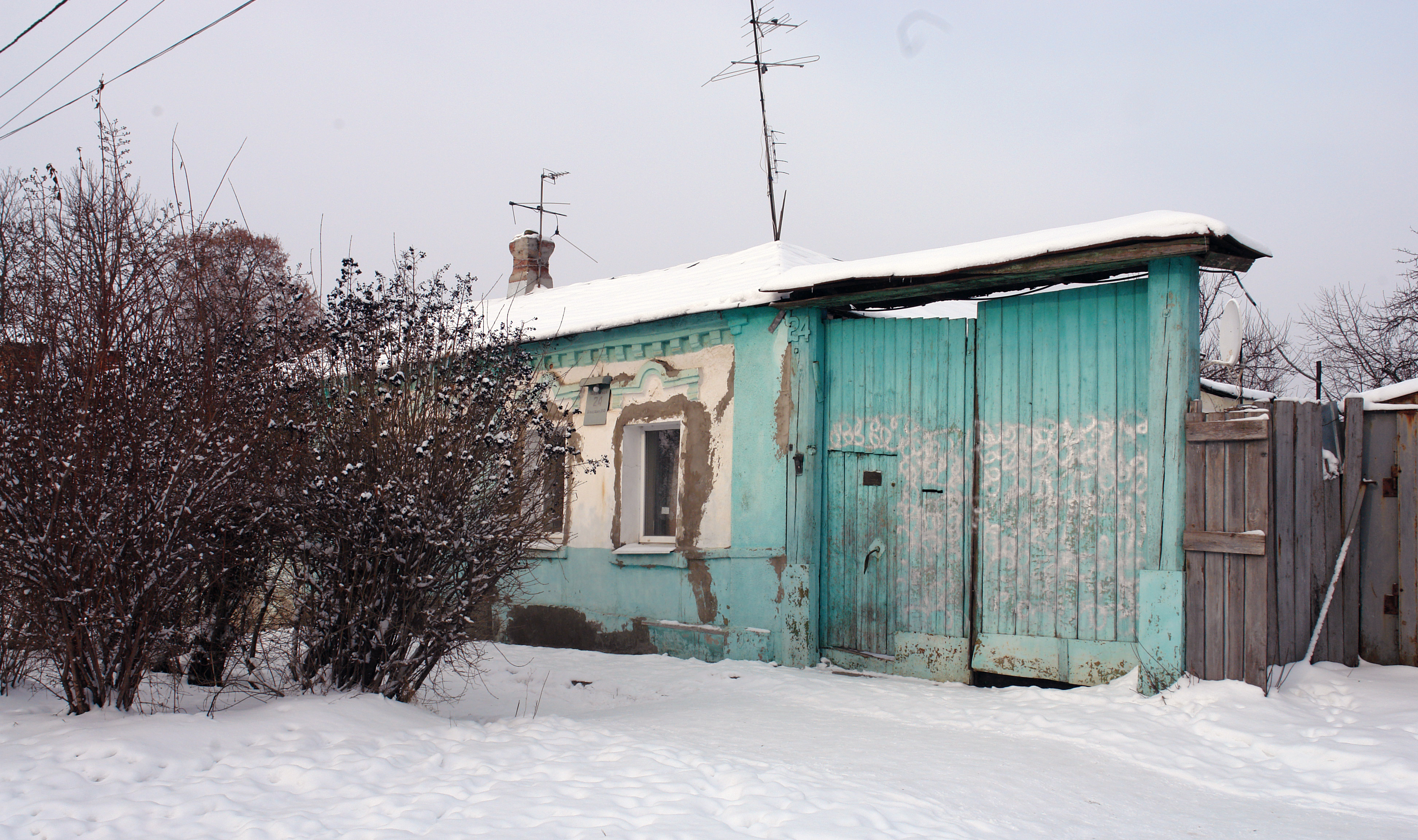 Колоритные ворота в усадьбу на Павловской улице, фото А. Парамонова, 2021 год