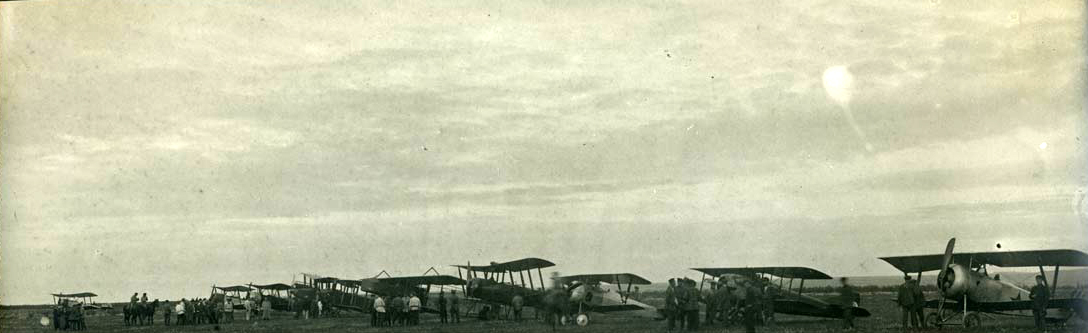 Самолеты 7-го авиаотряда на харьковском аэродроме. Фото: Ф. Горячий, 1921 год