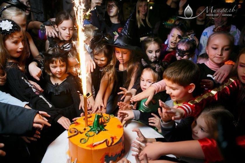 геловін діти ресторан пушка