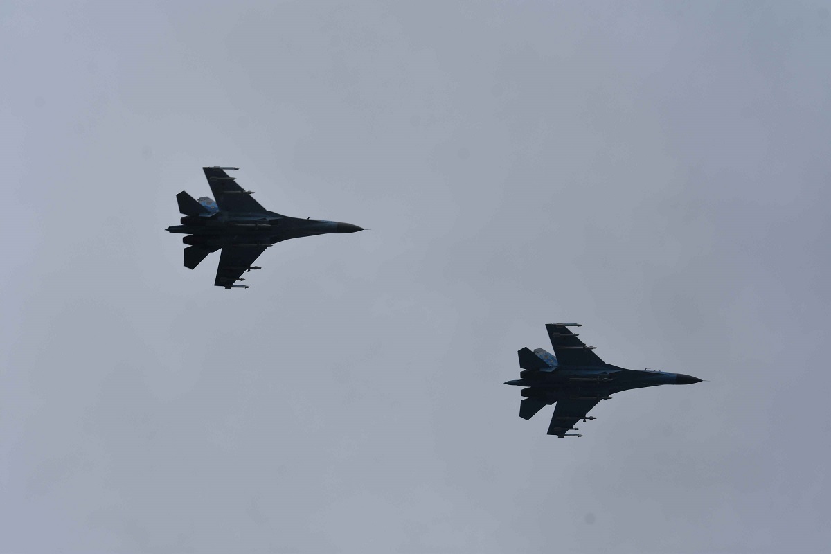 Су-27 в небе над Винницей отдали честь погибшему летчику-штурмовику. Фото: Дмитрий Струтинский