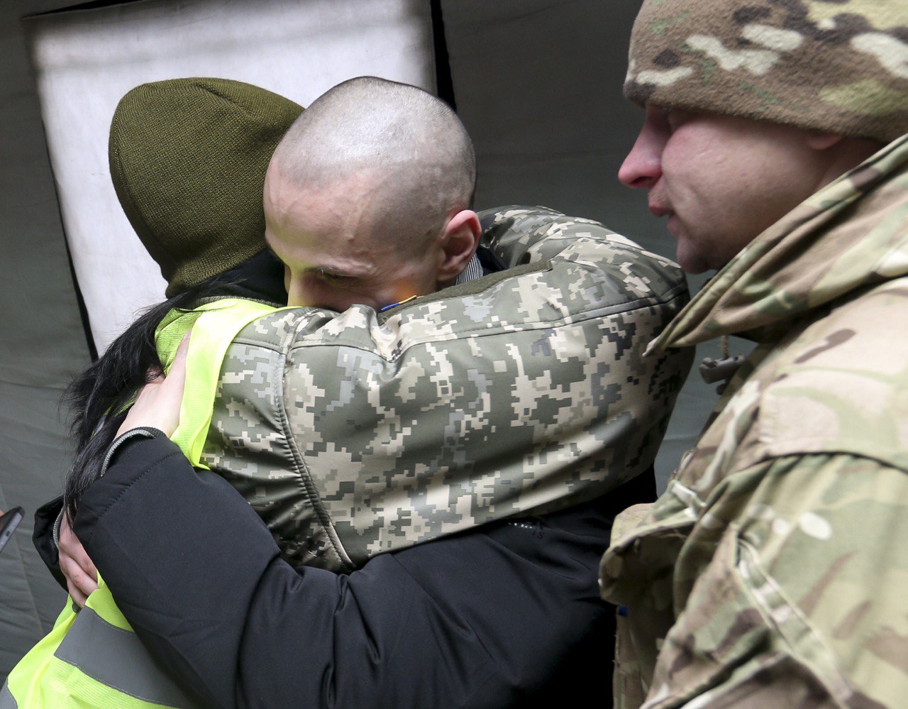 Освобождены первые украинские военнопленные. Фото: Офис президента