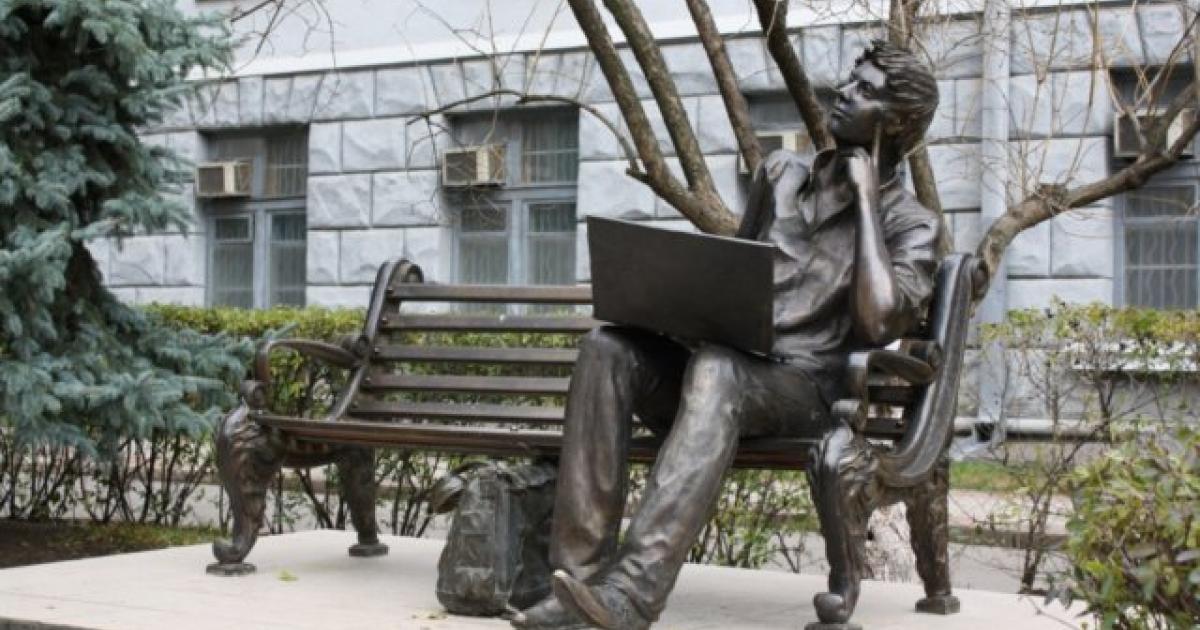 памятник интернету