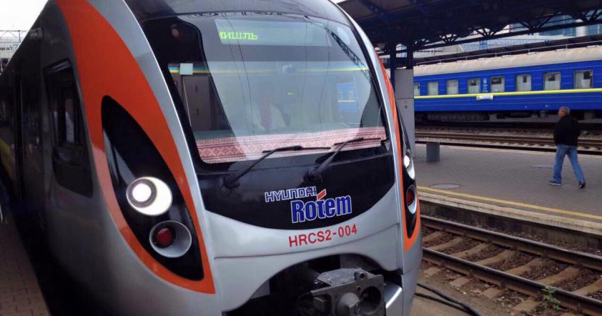 Поезд киев польша. Укрзалізниця поезда. Электрички в киеве. Укрзалізниця. Поїзд львів польща.