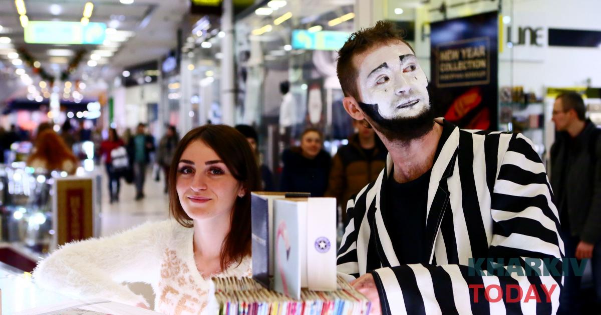 Акробаты, жонглеры и марионетки — в Харькове пройдет фестиваль уличного ...