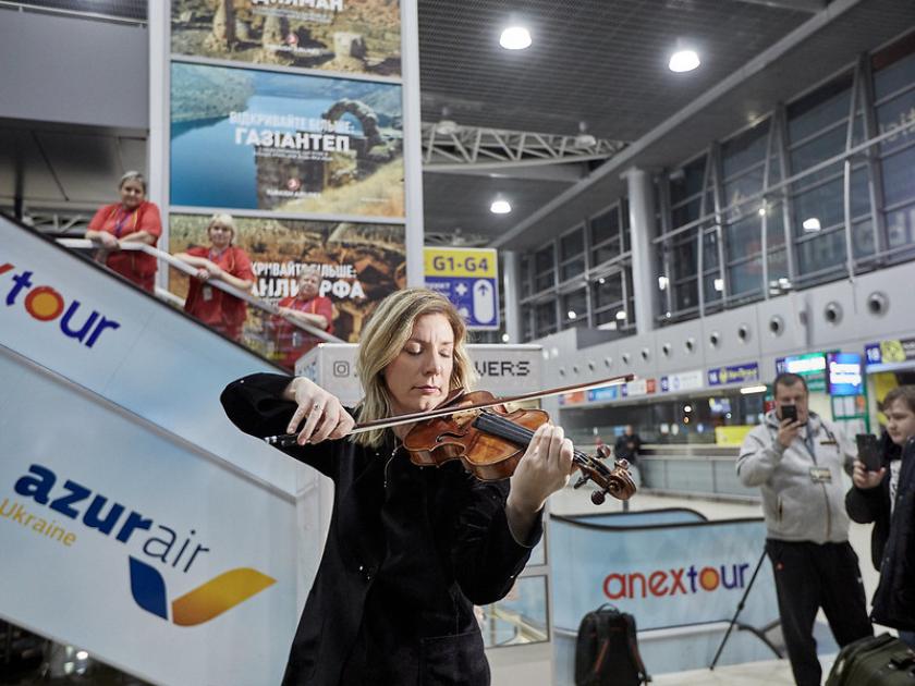 "Красная скрипка" Страдивари в Харькове. Фото: Сергей Козлов / KHARKIV Today