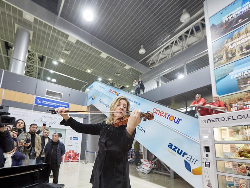 "Красная скрипка" Страдивари в Харькове. Фото: Сергей Козлов / KHARKIV Today