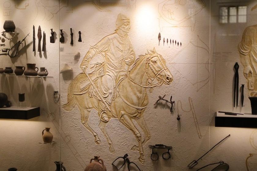 В ХНУ им. В. Н. Каразина открылась выставка "Итоги полевых археологических исследований 2019 года". Фото: KHARKIV Today/Сергей Козлов 