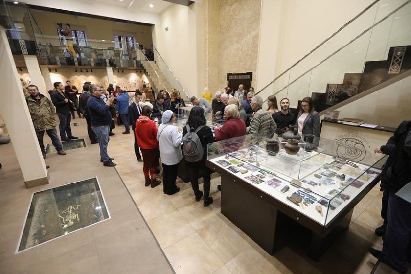 В ХНУ им. В. Н. Каразина открылась выставка "Итоги полевых археологических исследований 2019 года". Фото: KHARKIV Today/Сергей Козлов 