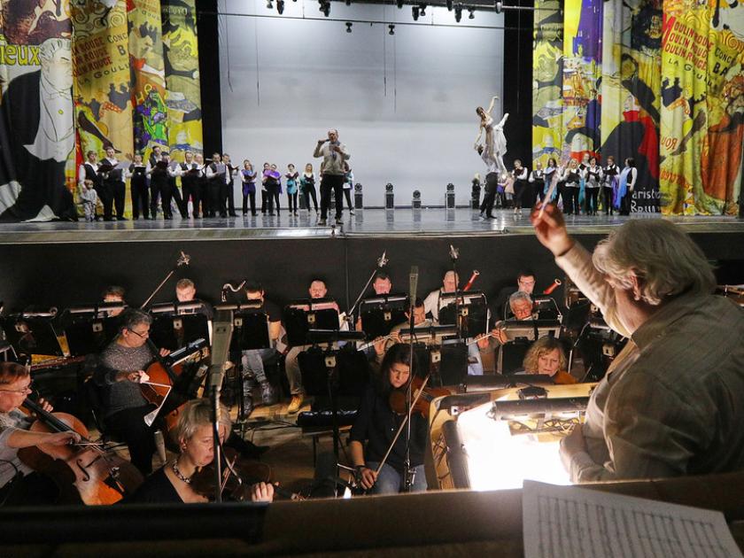 Как артисты ХНАТОБа готовятся к "Hello, musical". Фото: Сергей Козлов / KHARKIV Today