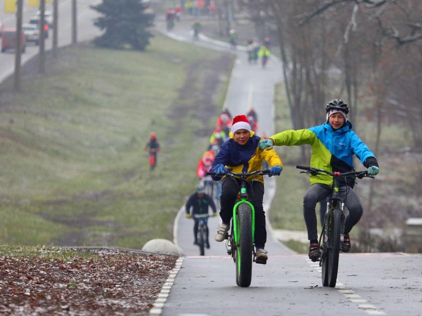 Велопробег Дедов Морозов. Фото: Сергей Козлов / KHARKIV Today