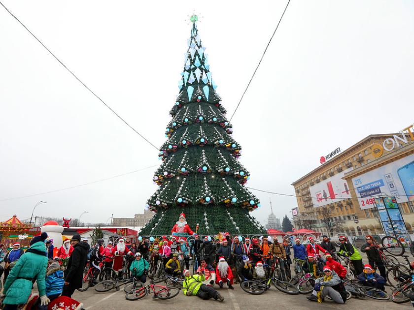 Велопробег Дедов Морозов. Фото: Сергей Козлов / KHARKIV Today