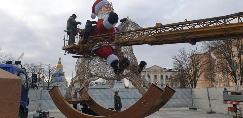Санта Клаус на площади Конституции. Фото: Геннадий Кернес / Facebook