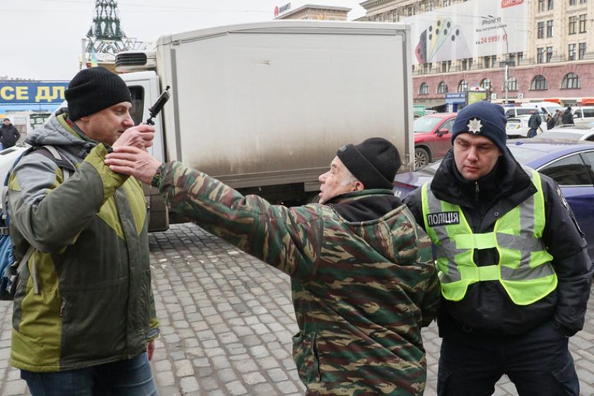Митинг за русский язык в Харькове закончился потасовкой. Фото: KHARKIV Today/Сергей Козлов
