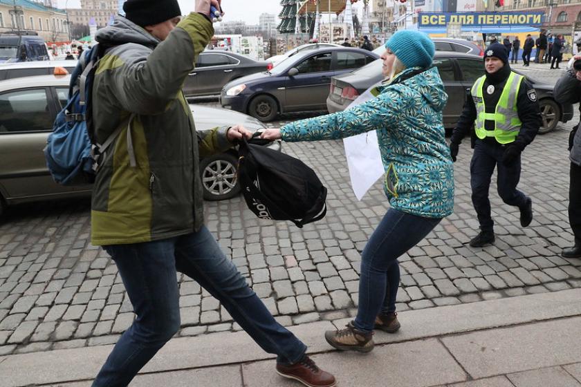 Митинг за русский язык в Харькове закончился потасовкой. Фото: KHARKIV Today/Сергей Козлов