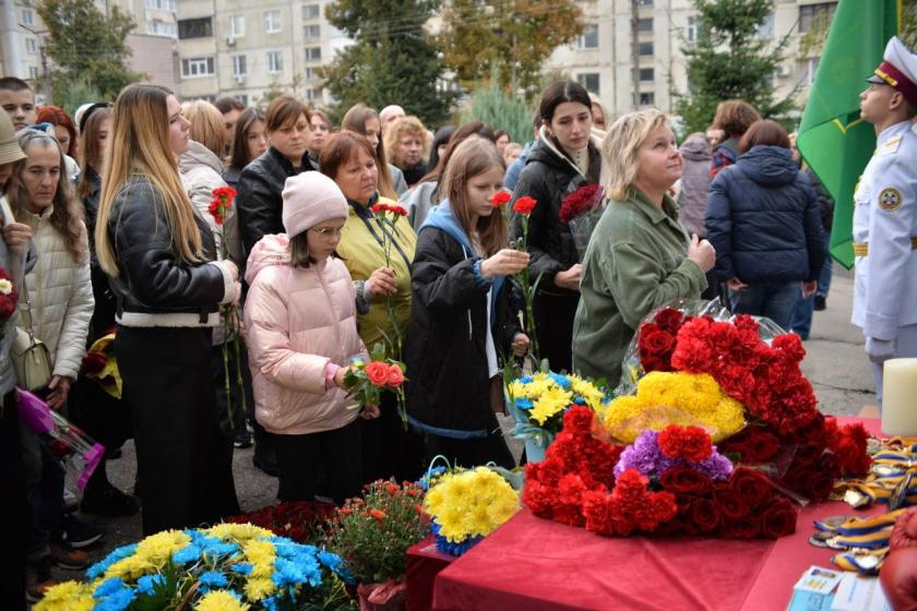 У харківському ліцеї відкрили меморіальну дошку загиблому спецпризначенцю