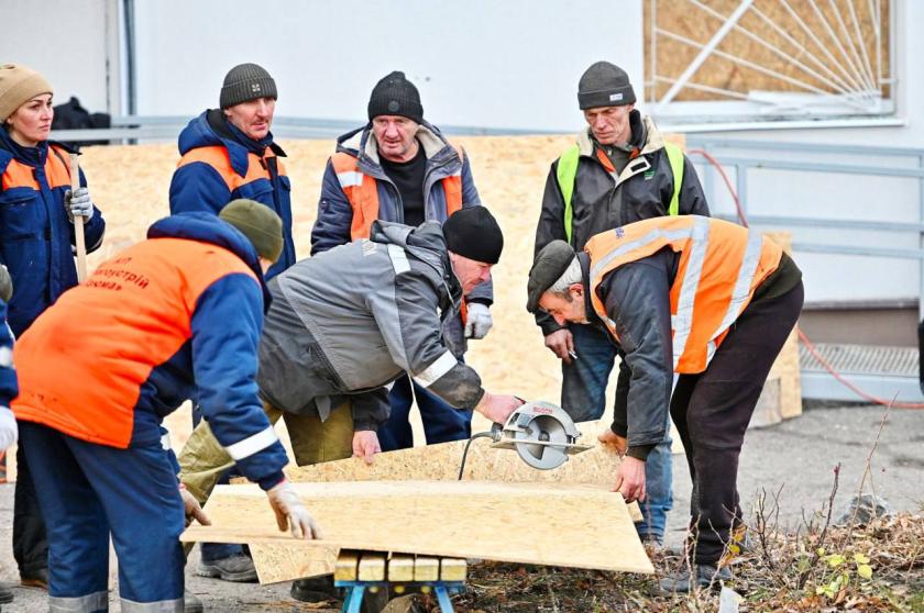 Як в Ізюмі долають наслідки ракетного удару