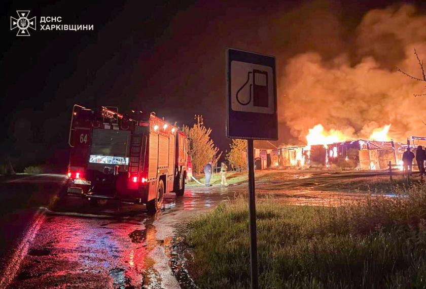 У Харківському районі ліквідували масштабну пожежу