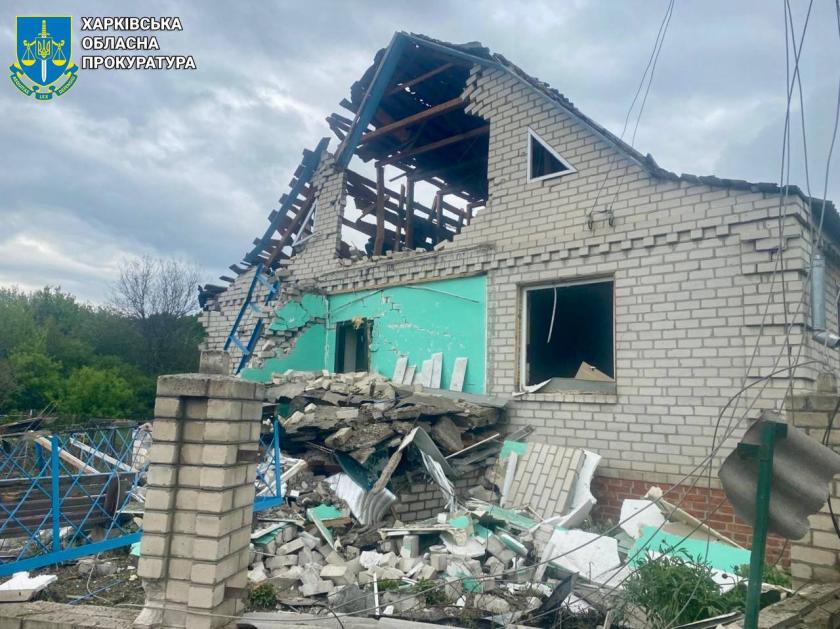 Росіяни вдарили авіабомбою по приватному сектору у Купʼянську