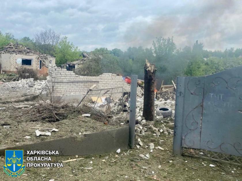 Росіяни вдарили авіабомбою по приватному сектору у Купʼянську