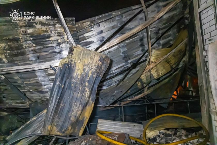 Російські безпілотники атакували передмістя Харкова: у ДСНС показали наслідки на підприємствах