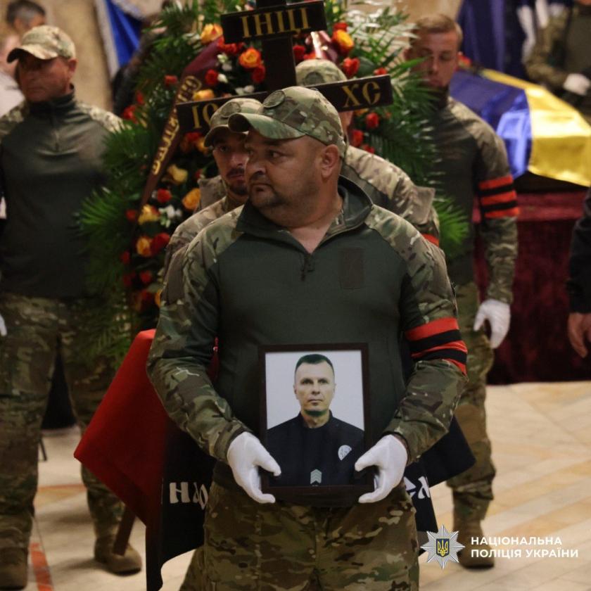 У Харкові попрощалися з поліцейським, що загинув на полі бою