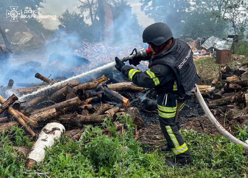 По селу на Харківщині російська армія вдарила двома авіабомбами