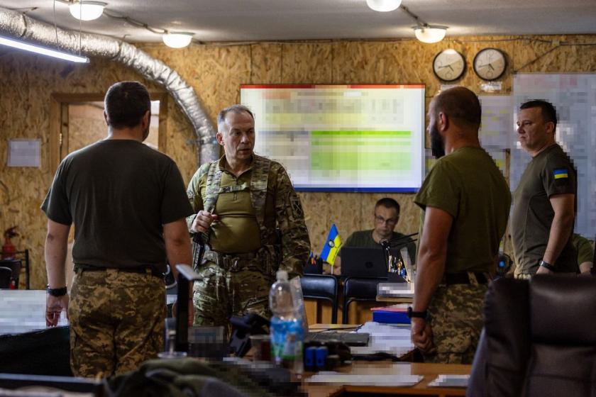 Сирський вивчив ситуацію у підрозділах захисників на Харківщині