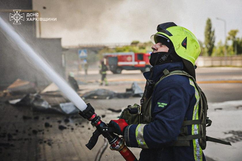 Росіяни розбомбили склади неподалік Харкова: наслідки