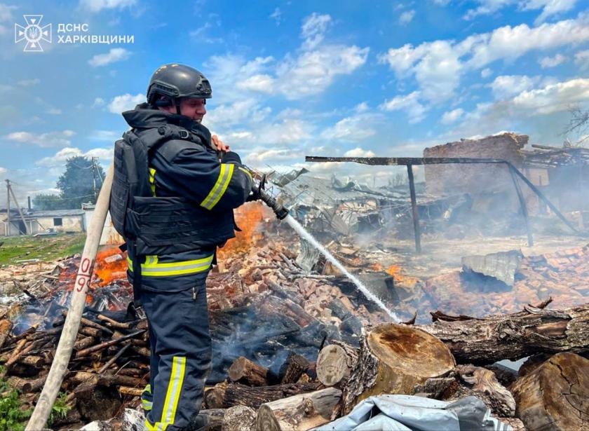 По селу на Харківщині російська армія вдарила двома авіабомбами
