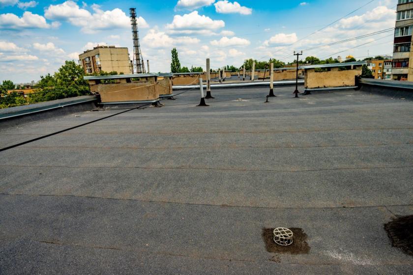 У будинках Харкова встановлять захисні решітки на зливові системи