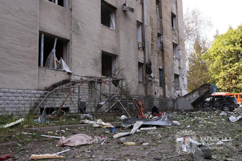 Троє людей досі лишаються в лікарні після масованого обстрілу Харкова