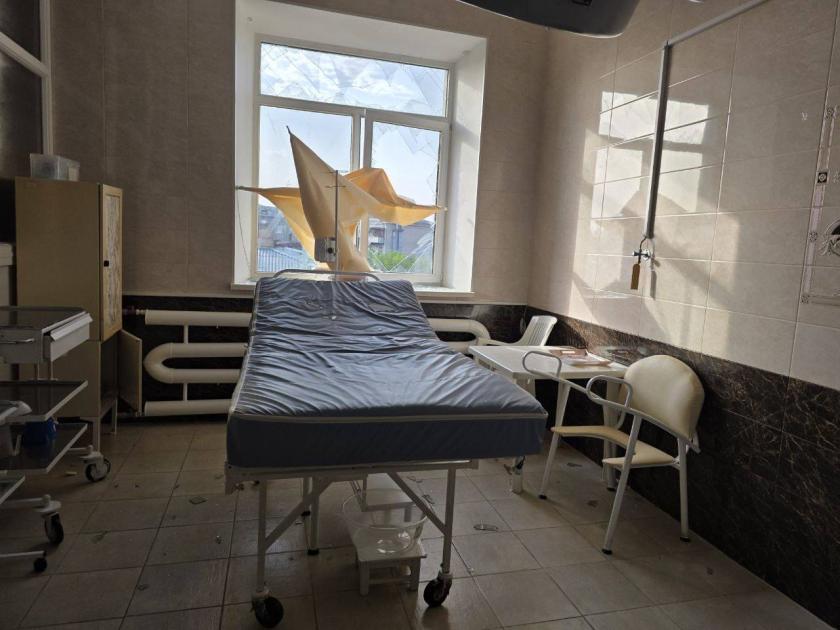Наслідки влучань "шахедів" по центру Харкова: пошкоджені поліклініка, пологовий та коледж