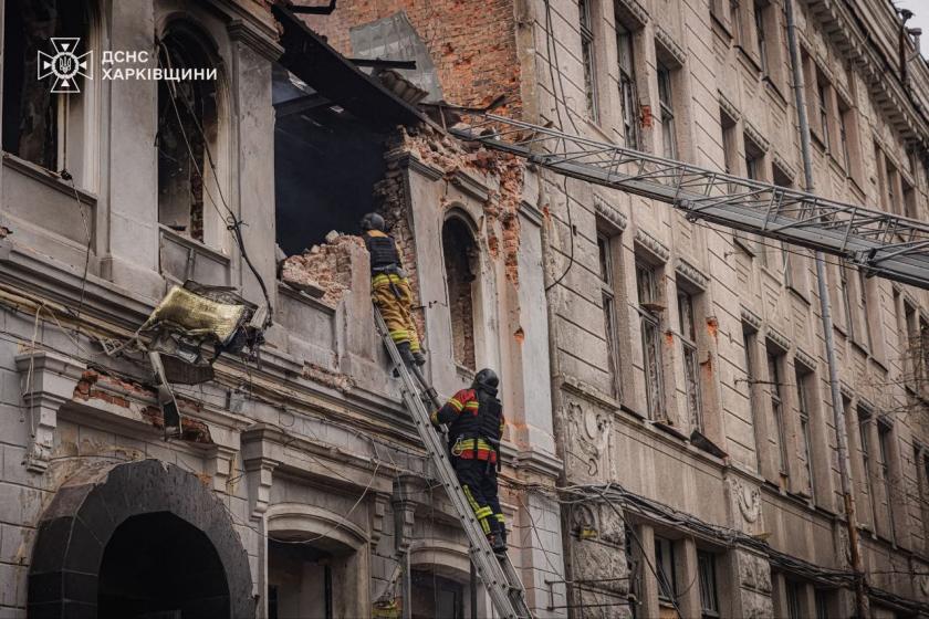 Рятувальники загасили три осередки вогню після удару по Харкову
