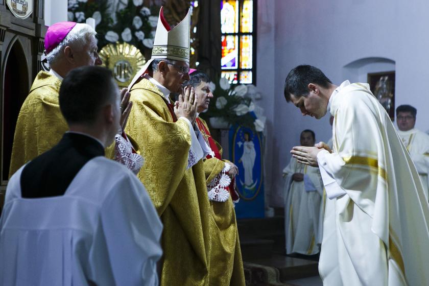 Молились прихожане и епископы  в соборе Успения Пресвятой Девы Марии