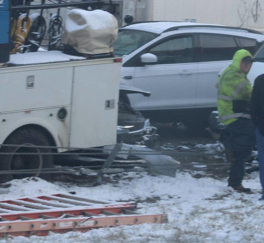 В масштабном ДТП в США на заснеженной трассе столкнулись более 80 машин. Фото: Kerri Ryan Rodemann / Facebook