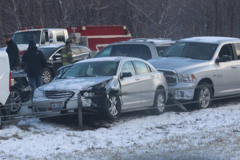 В масштабном ДТП в США на заснеженной трассе столкнулись более 80 машин. Фото: Kerri Ryan Rodemann / Facebook