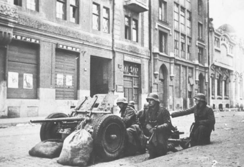 фото из коллекции Нидерландского института исследований по истории войны, Холокоста и геноцида - NIOD.