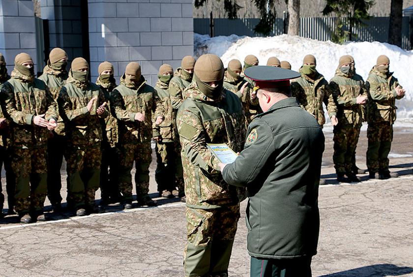 Четырелапых Нацгвардейцев наградили медалями. Фото: пресс-служба Нацгвардии