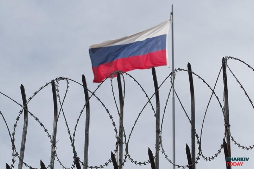 Украина выдворяет 13 российских дипломатов.