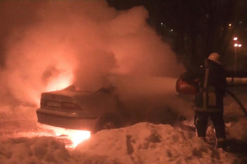Возле многоэтажки на Салтовке сгорел автомобиль.