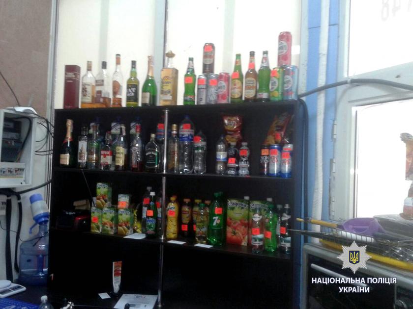Полицейские обнаружили безакцизный алкоголь. Фото: ГУНП
