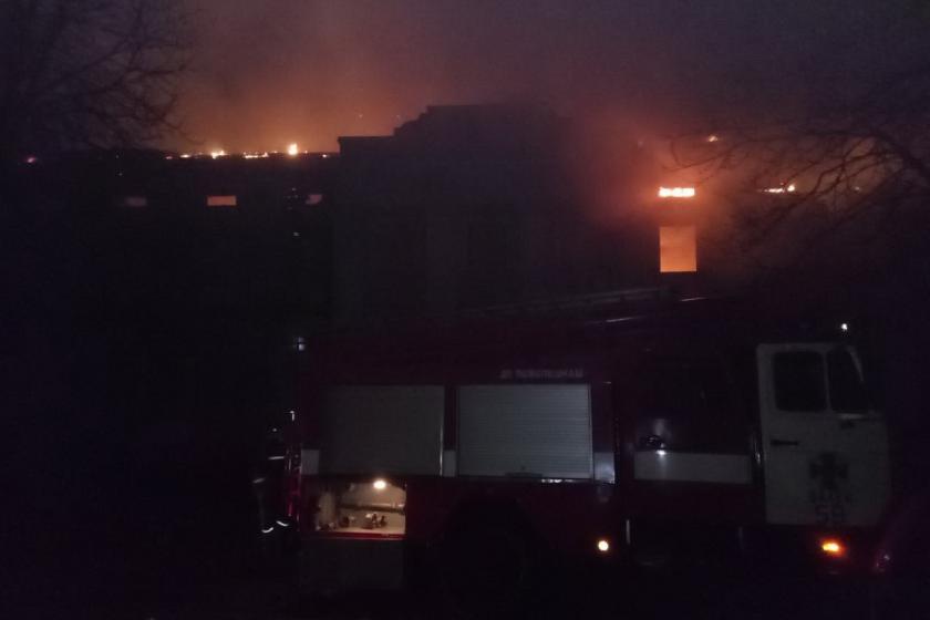 В Старом Мерчике горела усадьба. Фото: ГСЧС