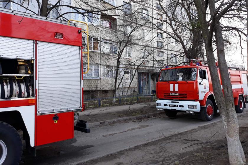 В Дергачах загорелась девятиэтажка. Фото: ГСЧС