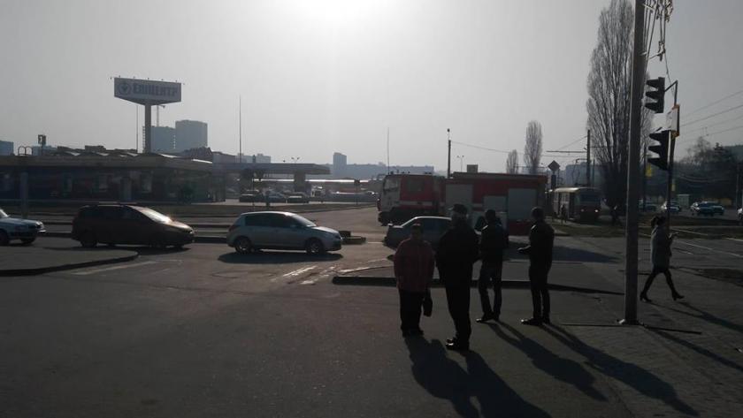 Спасатели проводят учения в ТЦ "Дафи". Фото: Дмитрий Семененко