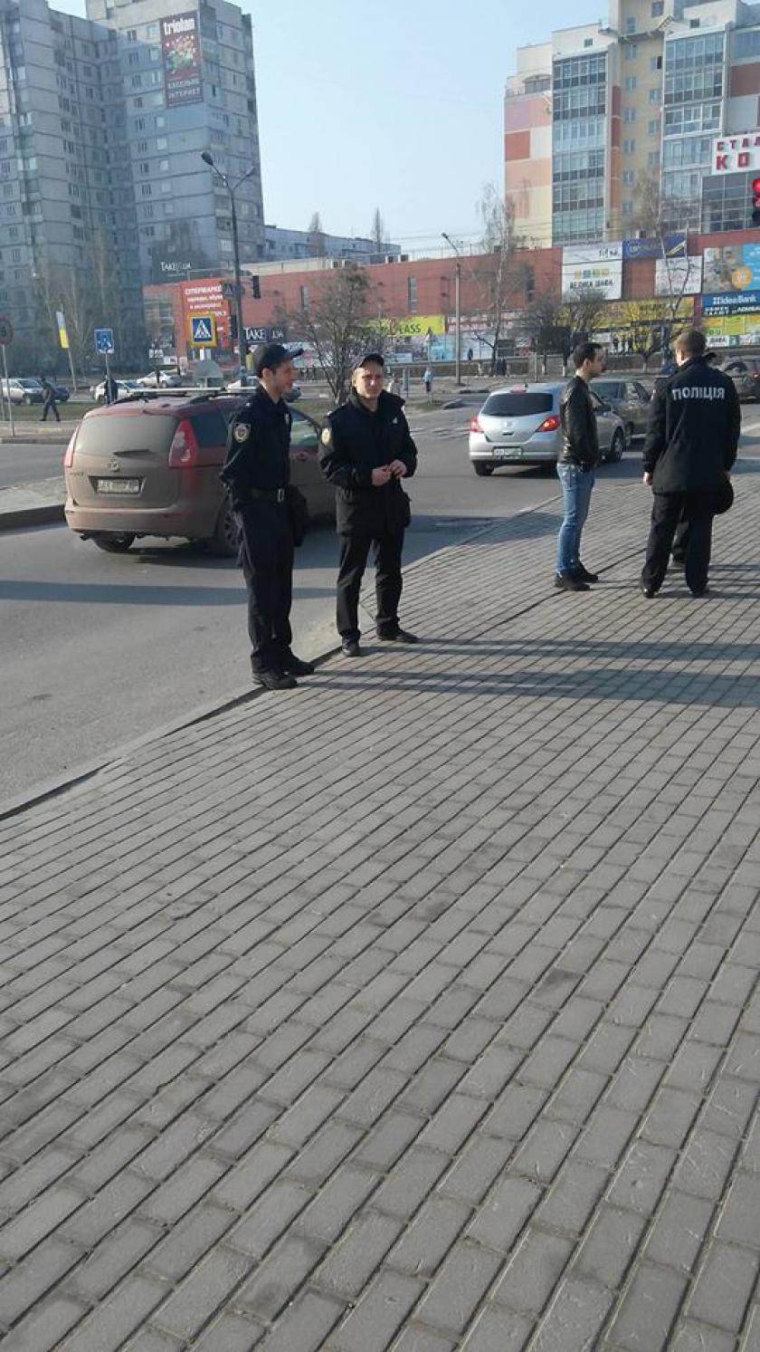 Спасатели проводят учения в ТЦ "Дафи". Фото: Дмитрий Семененко